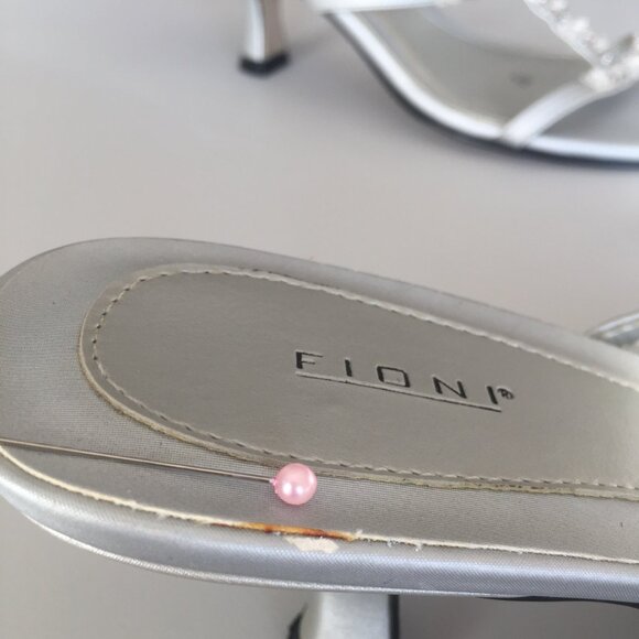 Vintage 90's Silver Satin Beaded T-strap Slides Heels sz 7.5 - Picture 12 of 13